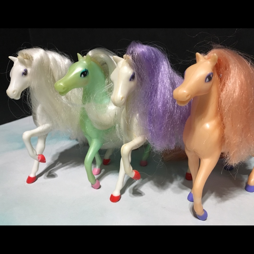 ENCHANTED KINGDOM HORSES 80s & 90s Herd of 4